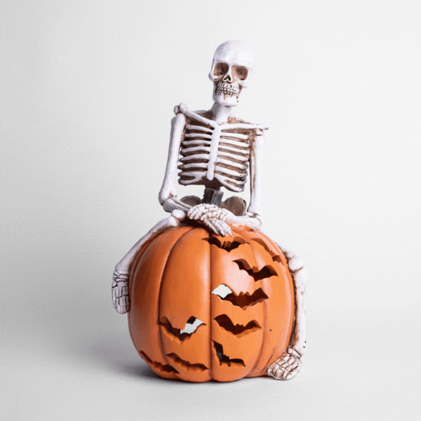 Esqueleto sobre Calabaza con Luz Led 39 x 21 x 20 cms. en Resina - Imagen 3